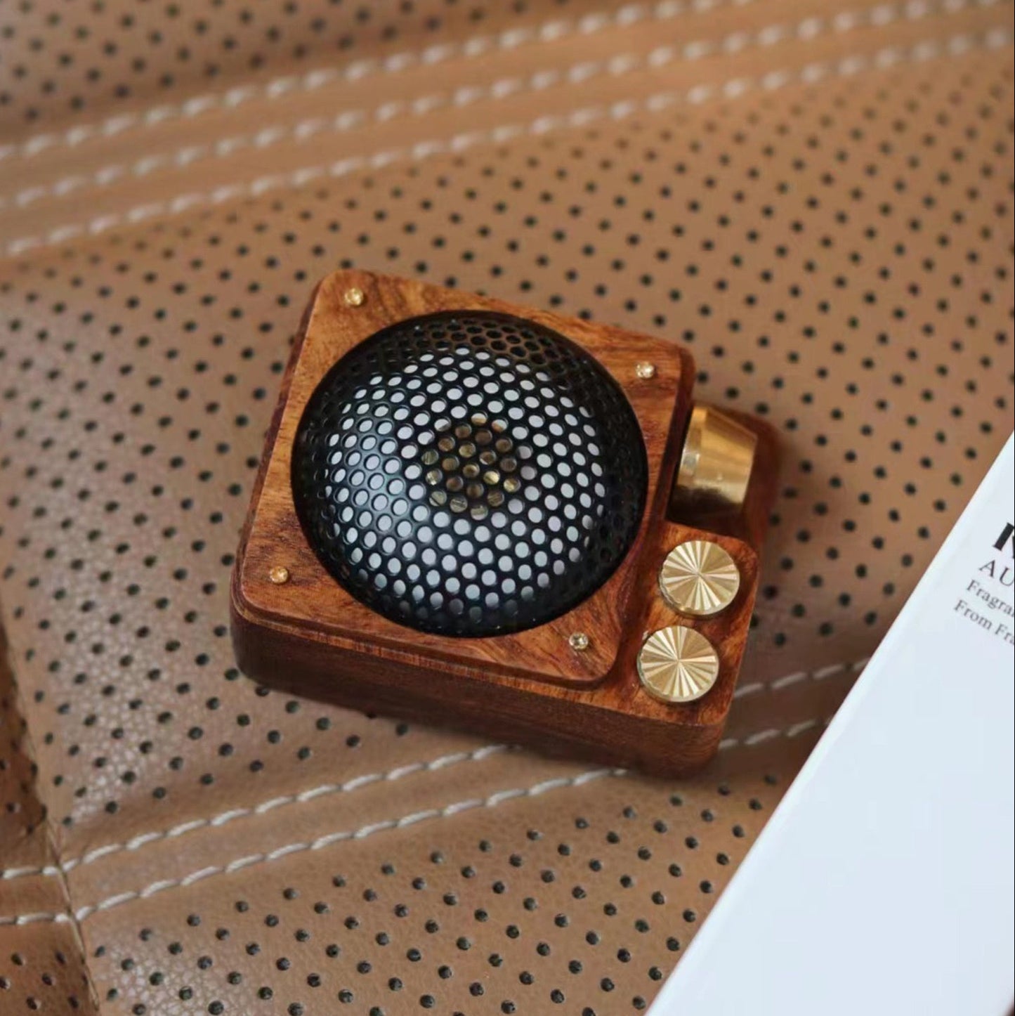 Vintage Retro Record Player Car Diffuser – Aromatherapy Air Freshener & Odor Eliminator for Essential Oils