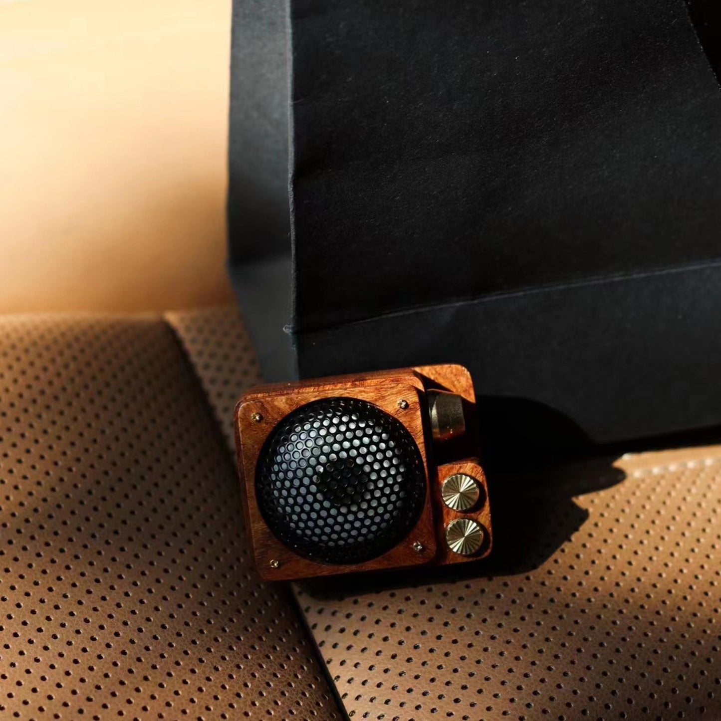Vintage Retro Record Player Car Diffuser – Aromatherapy Air Freshener & Odor Eliminator for Essential Oils