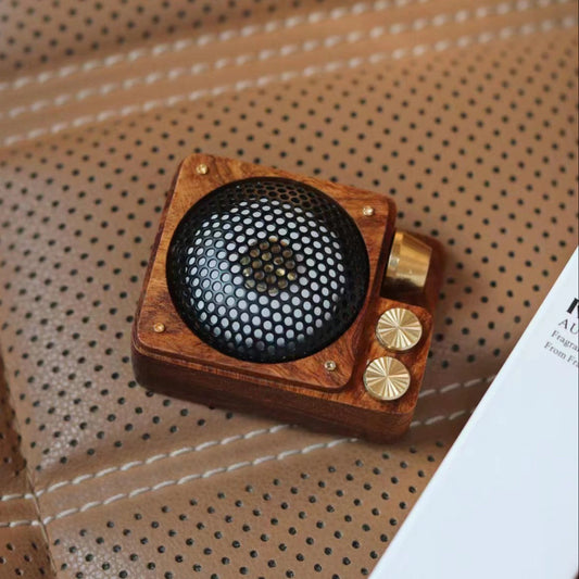 Vintage Retro Record Player Car Diffuser – Aromatherapy Air Freshener & Odor Eliminator for Essential Oils